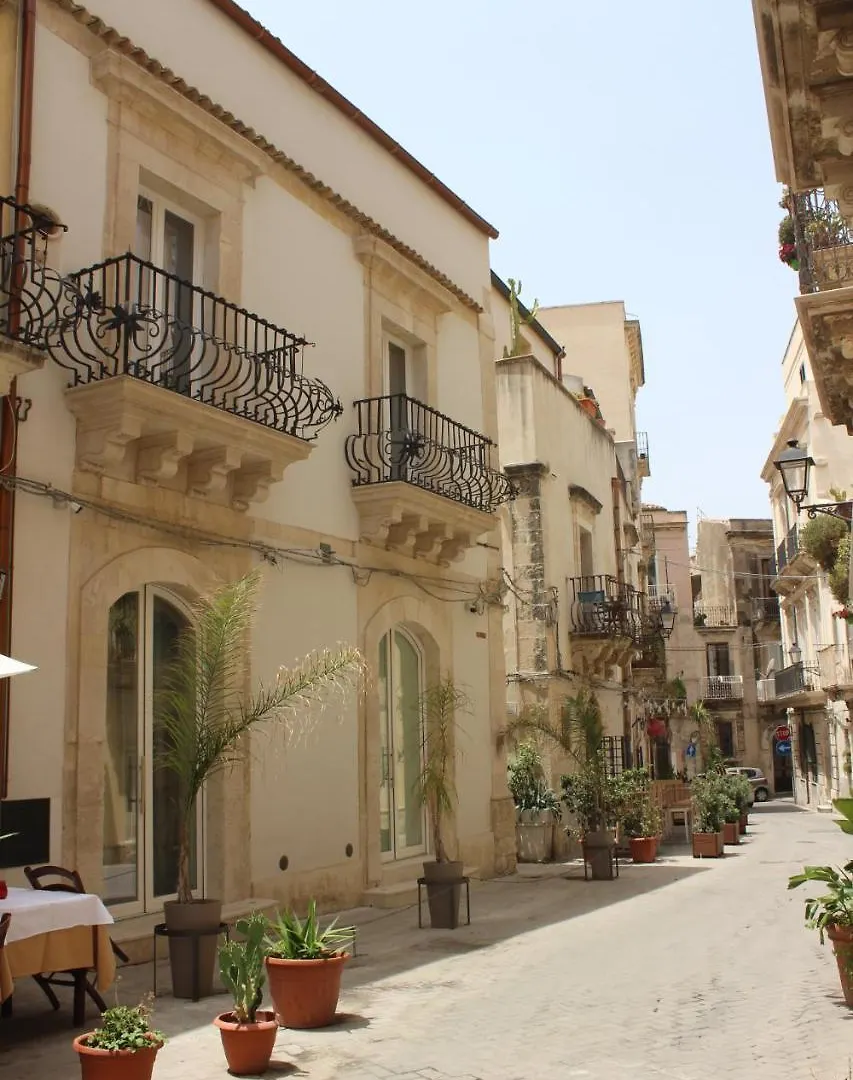 Splendida Santa Teresa contacts